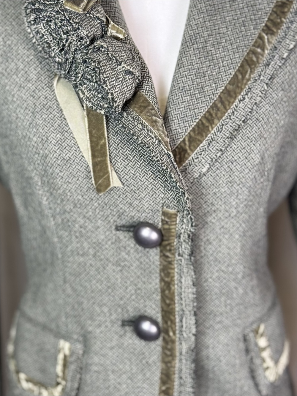 Banana Republic Wool Blazer w/ Velvet Trim + Floral Brooch tweed size 4 - Picture 6 of 14